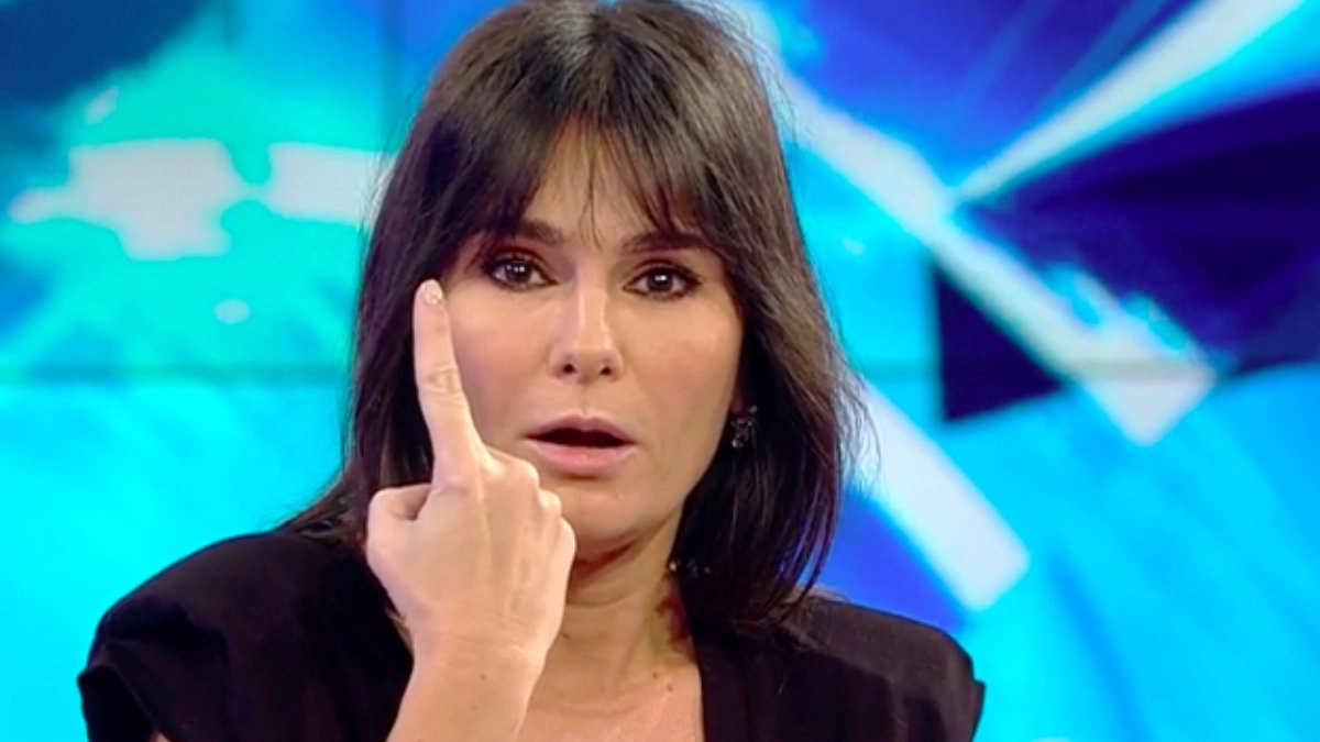 Dana Budeanu scoate părinții 'la tablă': 'La școală acum se duc coroane mortuare, ghivece, așa se merge acum la noi la școală. Mamele OnlyFans le-ai văzut?'