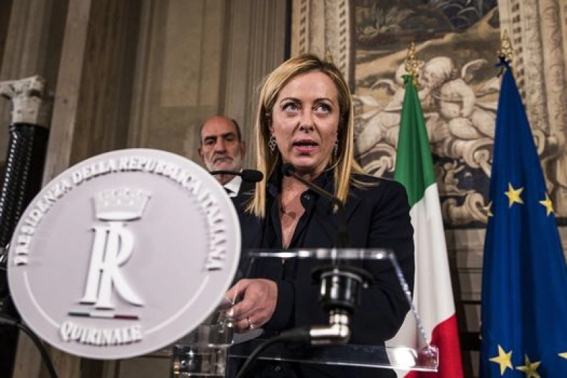 VIDEO Discursul prin care Giorgia Meloni devine mare jucător: Lovește la temelia lui Emmanuel Macron și toarnă gaz pe foc în Franța