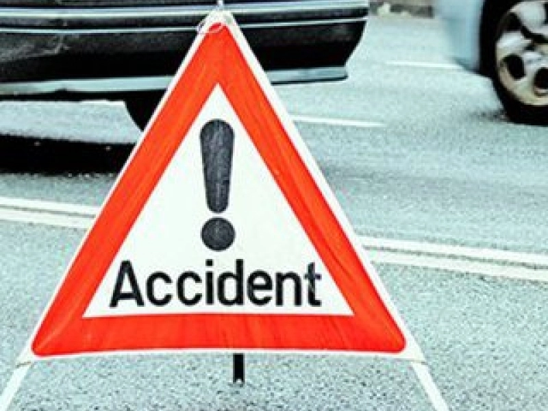 Trei mașini implicate într-un accident la Brăila: doi tineri au fost răniți