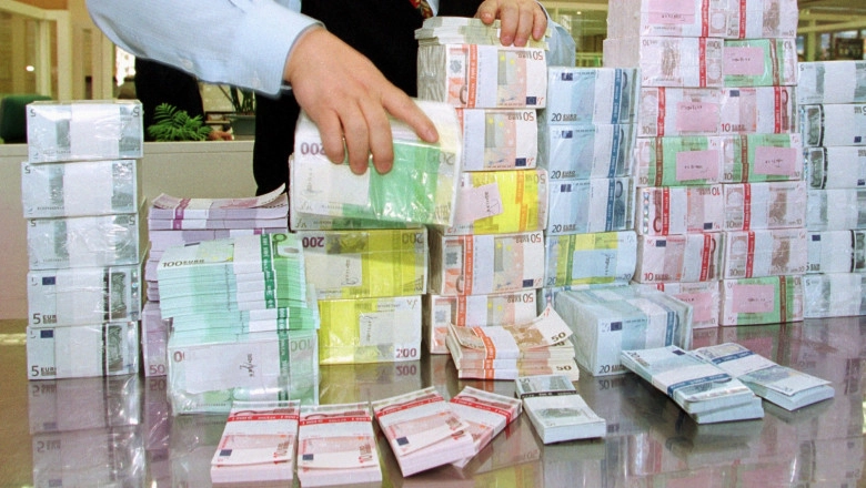 Scade numărul românilor cu depozite bancare mai mari de 100.000 de euro. Care sunt posibilele expicații