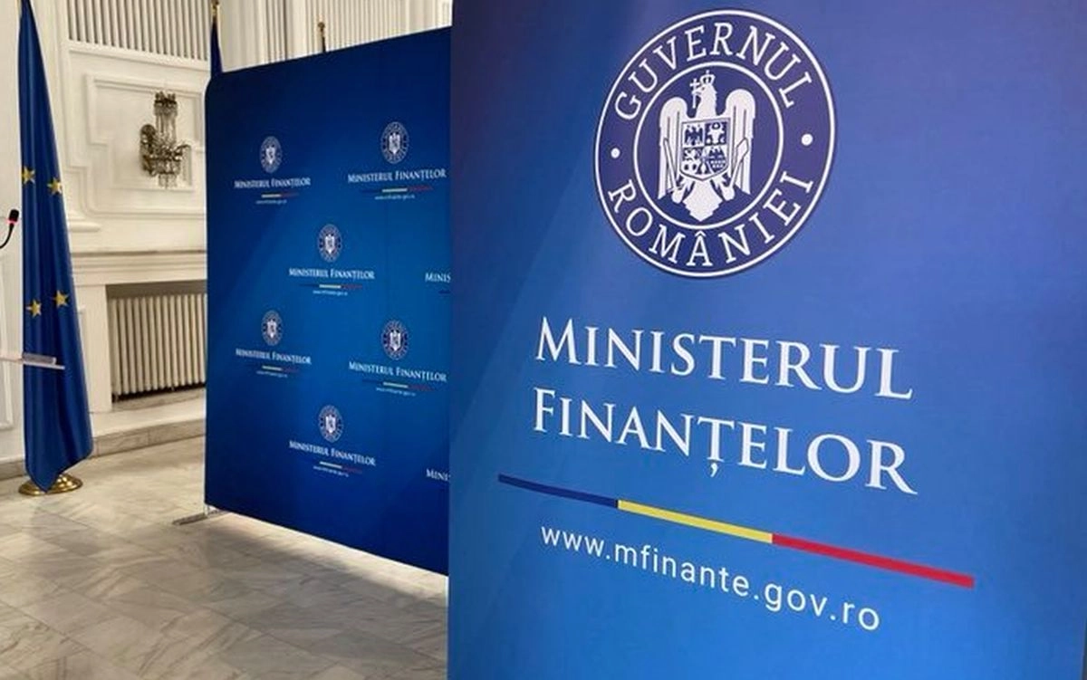 Revoltă pe măsurile lui Bolojan: Sindicaliștii de la Finanțe protestează în stradă, ca să ceară bani!