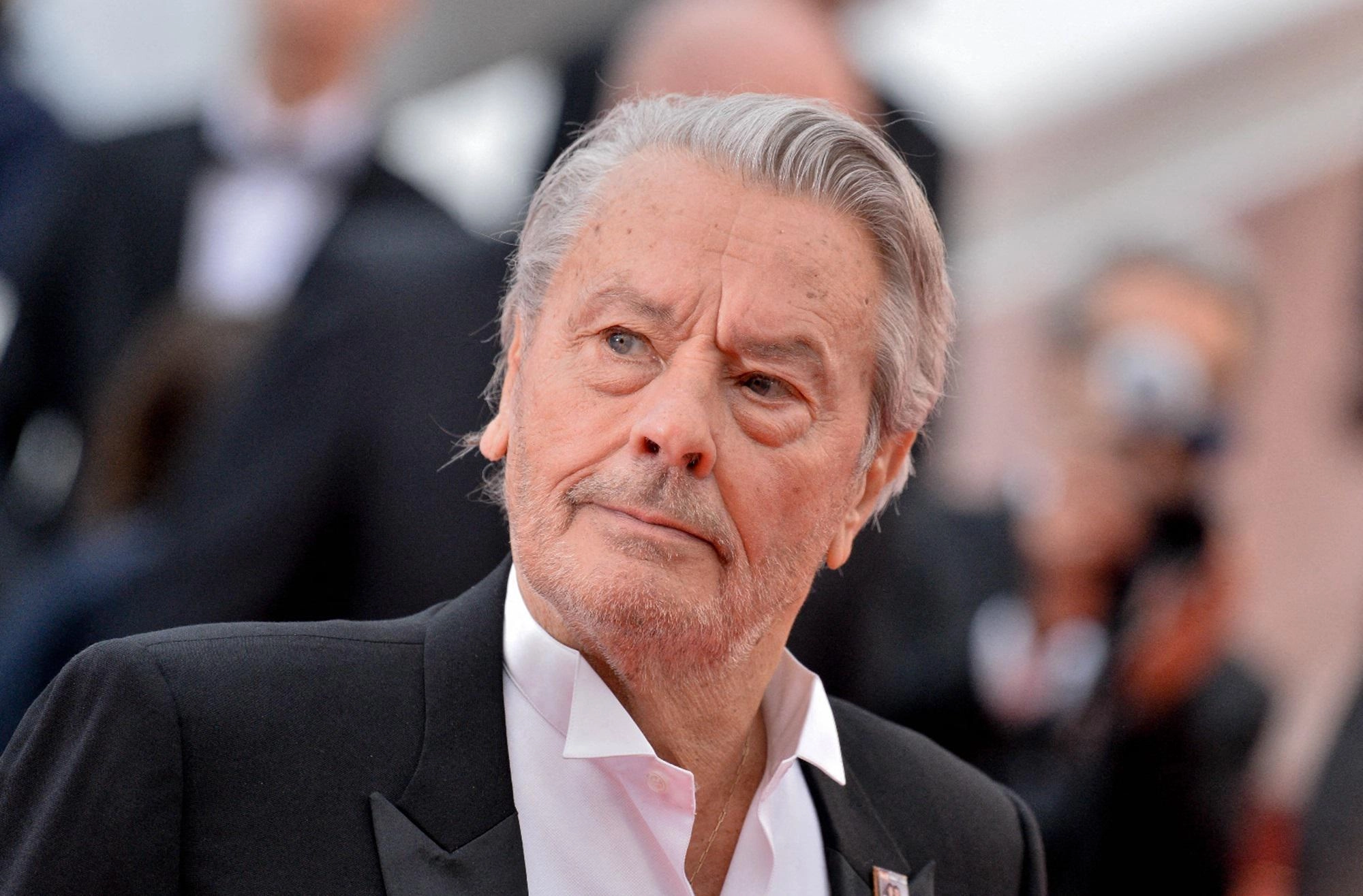 A început războiul pe averea lui Alain Delon. Copiii actorului se judecă pentru a anula testamentul