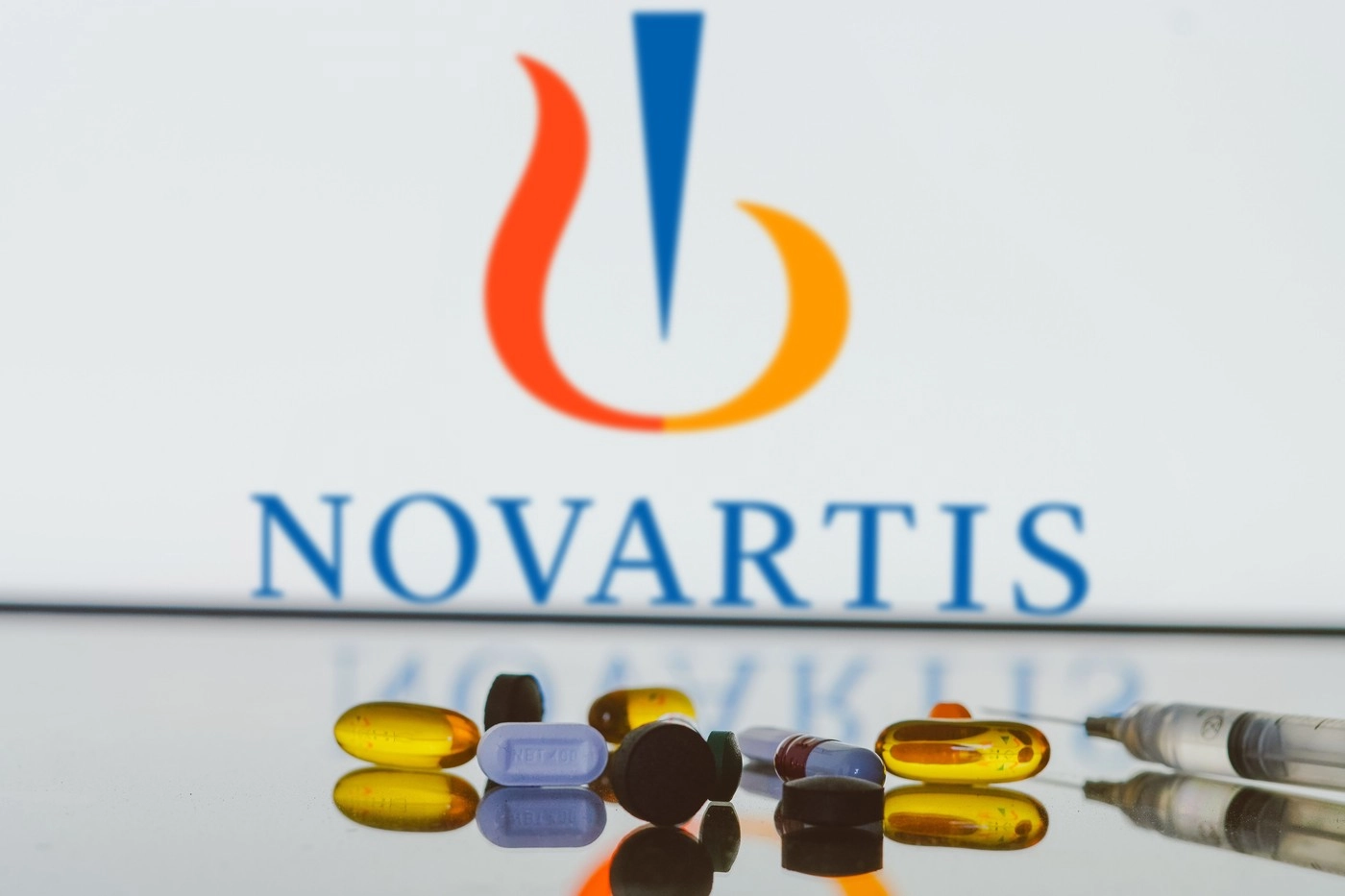 Grupul farmaceutic elveţian Novartis anunță că are stocuri suficiente pentru a rezista unor posibile tarife impuse de Trump