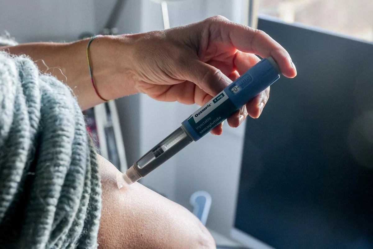 'Atârnă peste genunchi, arăt de 90 de ani!' Slăbitul pe repede-înainte sluțește la propriu: Tot mai mulți pacienți rămân cu exces de piele după 'injecțiile-minune' pentru pierderea rapidă în greutate