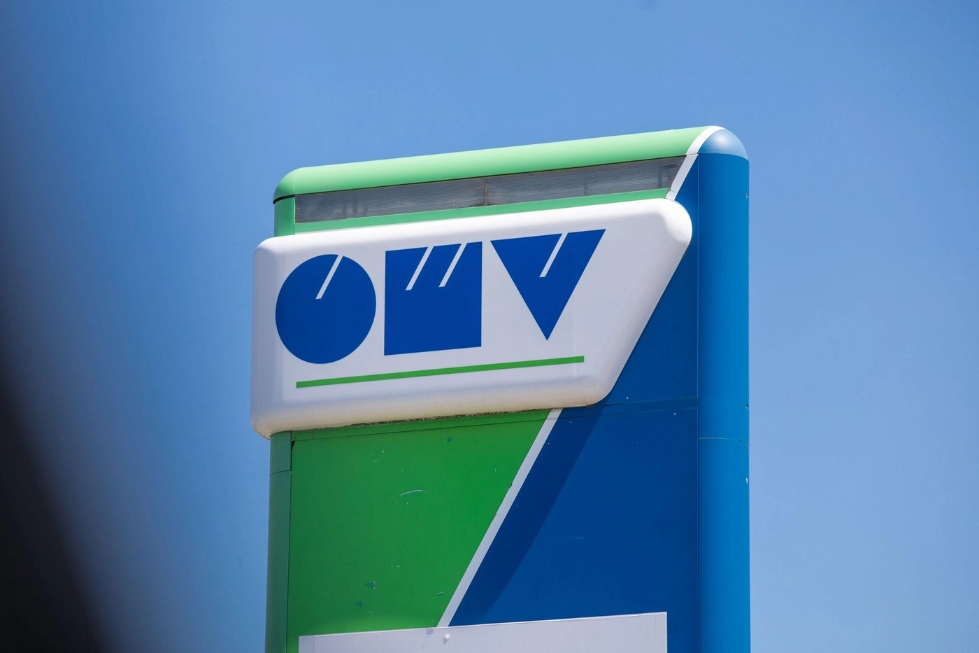 Scandal de amploare chiar în inima OMV: Un director executiv a fost concediat din cauza unor acuzații de spionaj în favoarea Rusiei