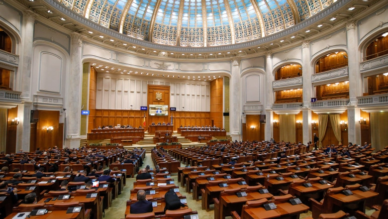 Se naște un nou pol suveranist în Parlament: 'Traseiștii' fugiți din partide vor să își construiască grup
