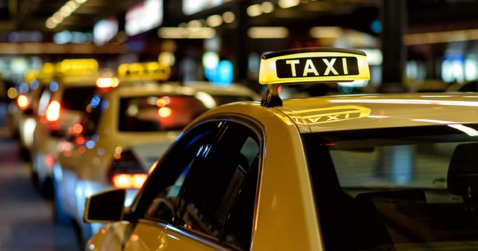 Razie la taxiurile din aeroporturi: polițiștii și RAR au verificat toți șoferii – Neregulile descoperite