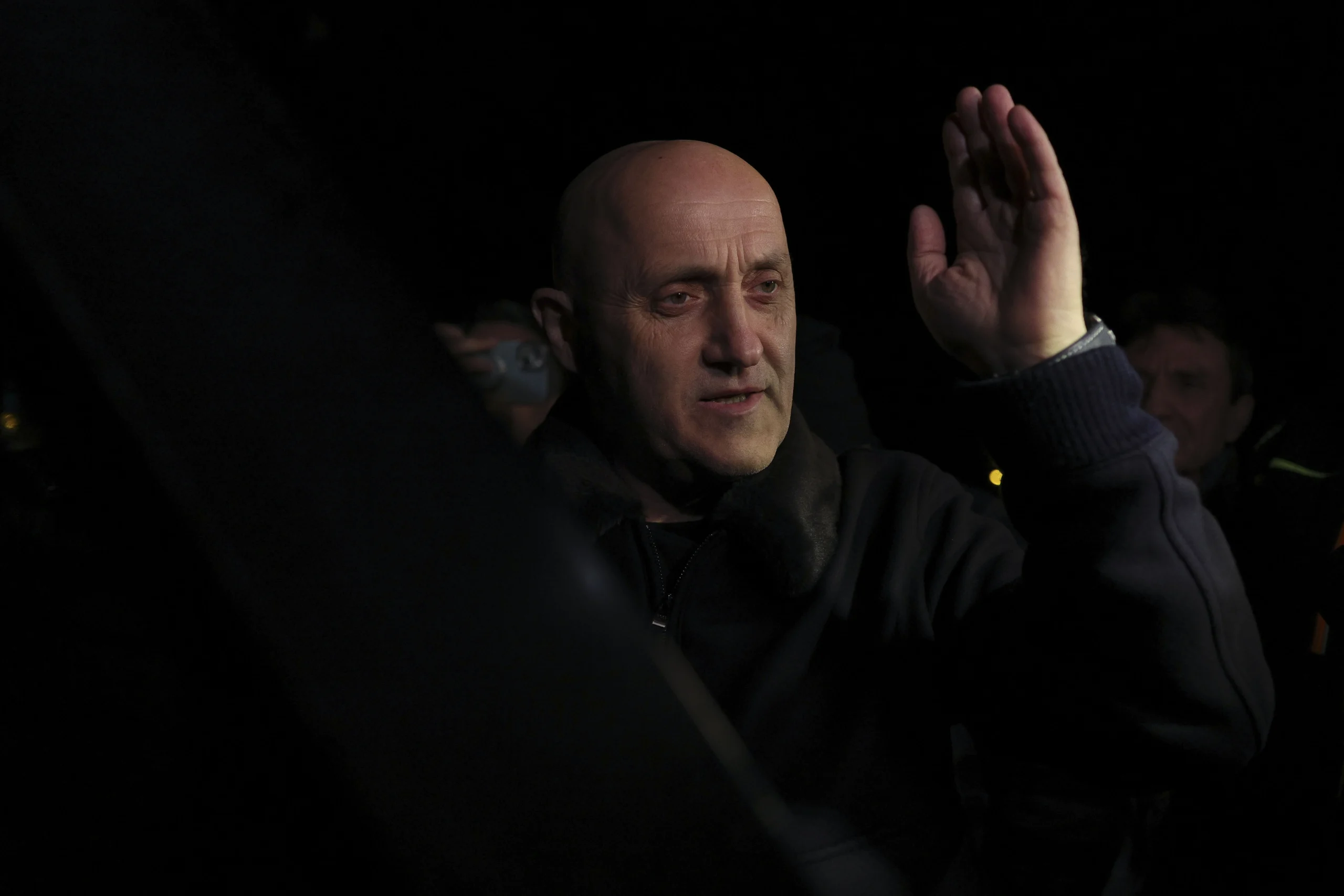 Planul secret cu care Georgescu voia să pună stăpânire pe București: Grup paramilitar cu 65 de explozive și pistoale