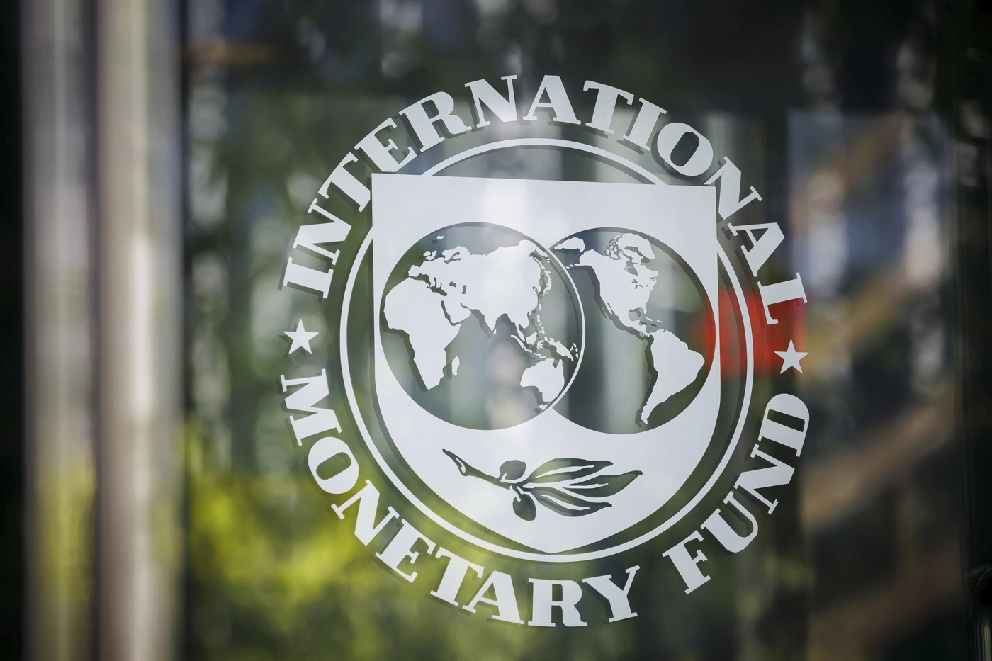 FMI cere României disciplină totală: reforme dure și consolidare fiscală pentru a evita riscuri majore / Ce spune despre creșterea economică și inflație (raport)
