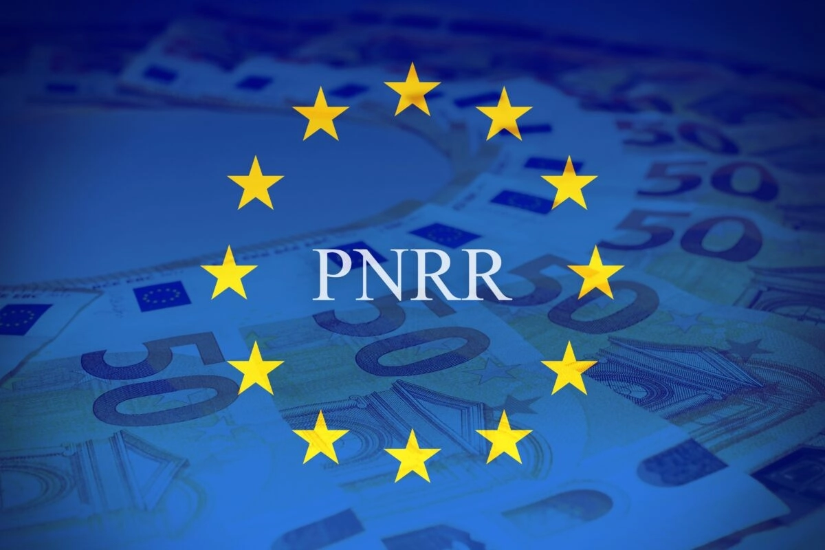 Proiect de 16 milioane de lei pentru dotarea a 46 de unităţi de învăţământ din Piteşti cu echipamente digitale
