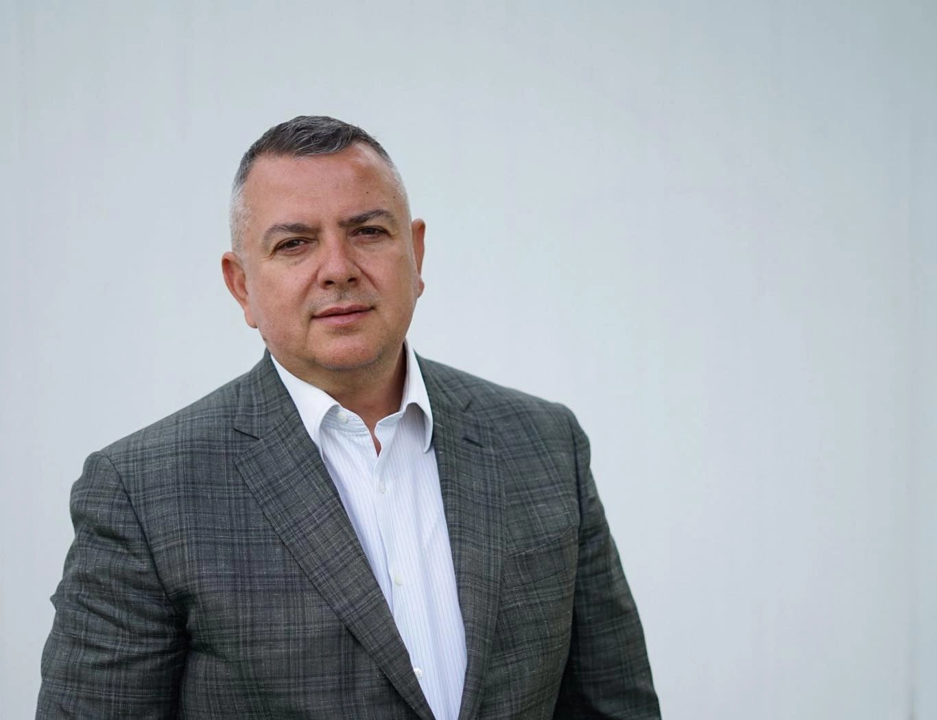 Eduard Koler (AUR): 'Tupeul doamnei Diana Șucu de a-i ataca pe micii producători și comercianți din piețe întrece orice limită'