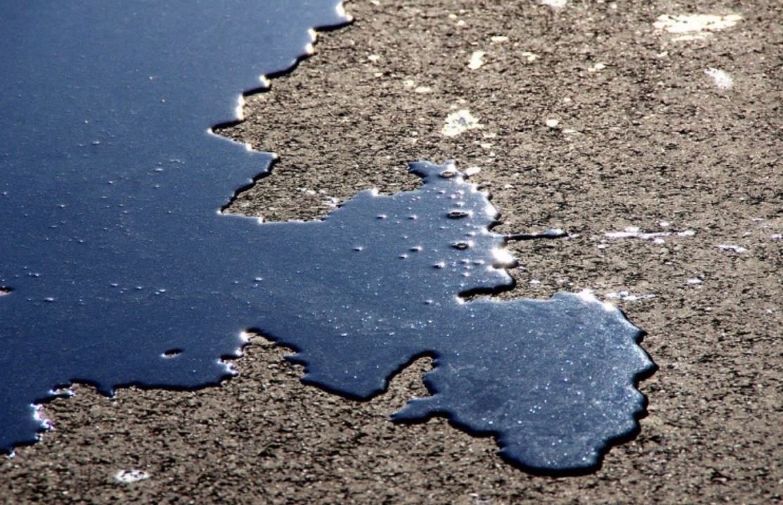 Alertă de poluare în Marea Neagră – O pată uriașă de petrol se îndreaptă către Crimeea: În practica mea, nu am mai observat o poluare de suprafață atât de extinsă pe mare