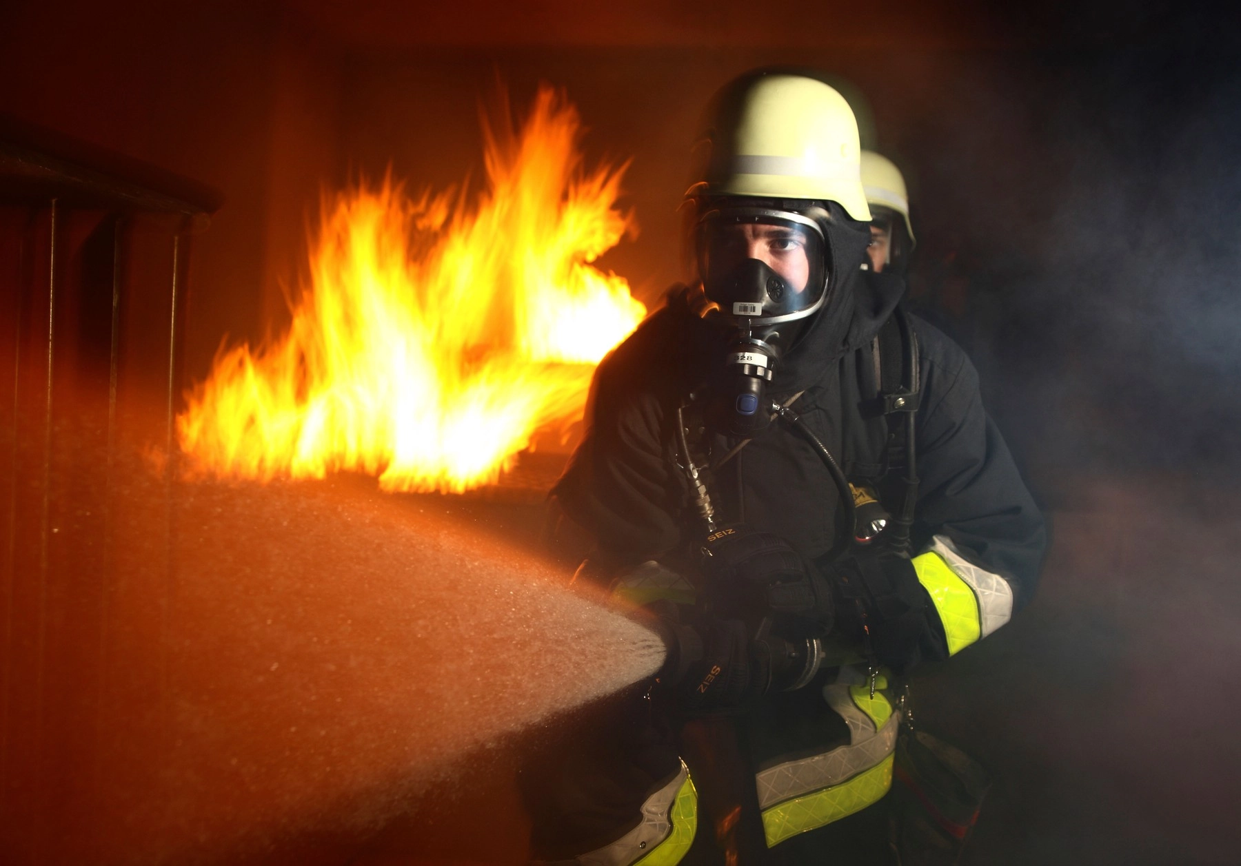 Incendiu într-un apartament din Uricani: 15 persoane s-au autoevacuat