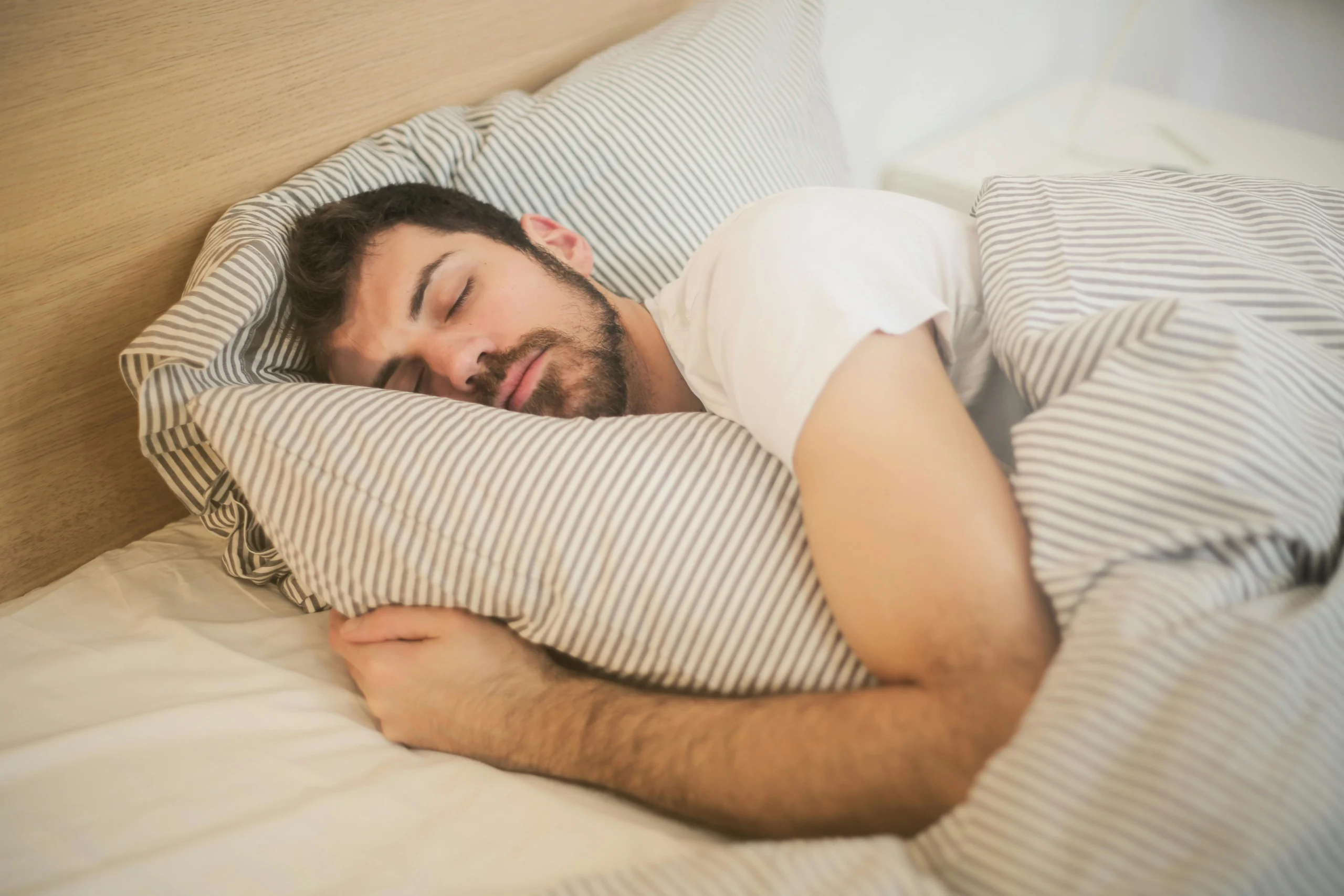 Vă treziți între 2 și 4 dimineața? Specialiștii spun că puteți suferi de boli grave