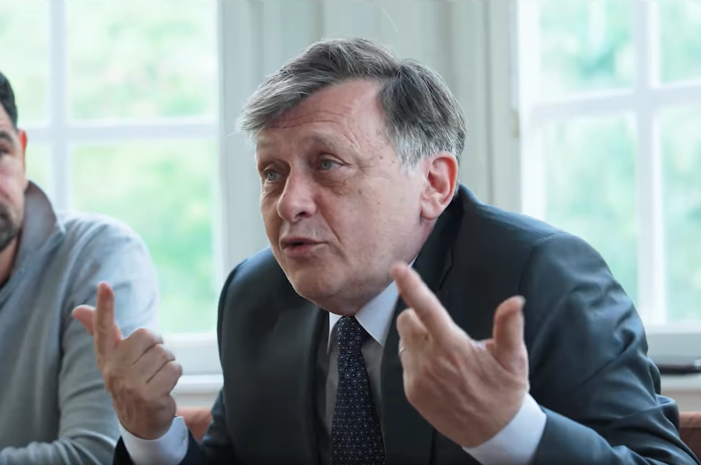 Crin Antonescu, săgeți către Nicușor Dan și Ilie Bolojan: 'Un stat fără cap'