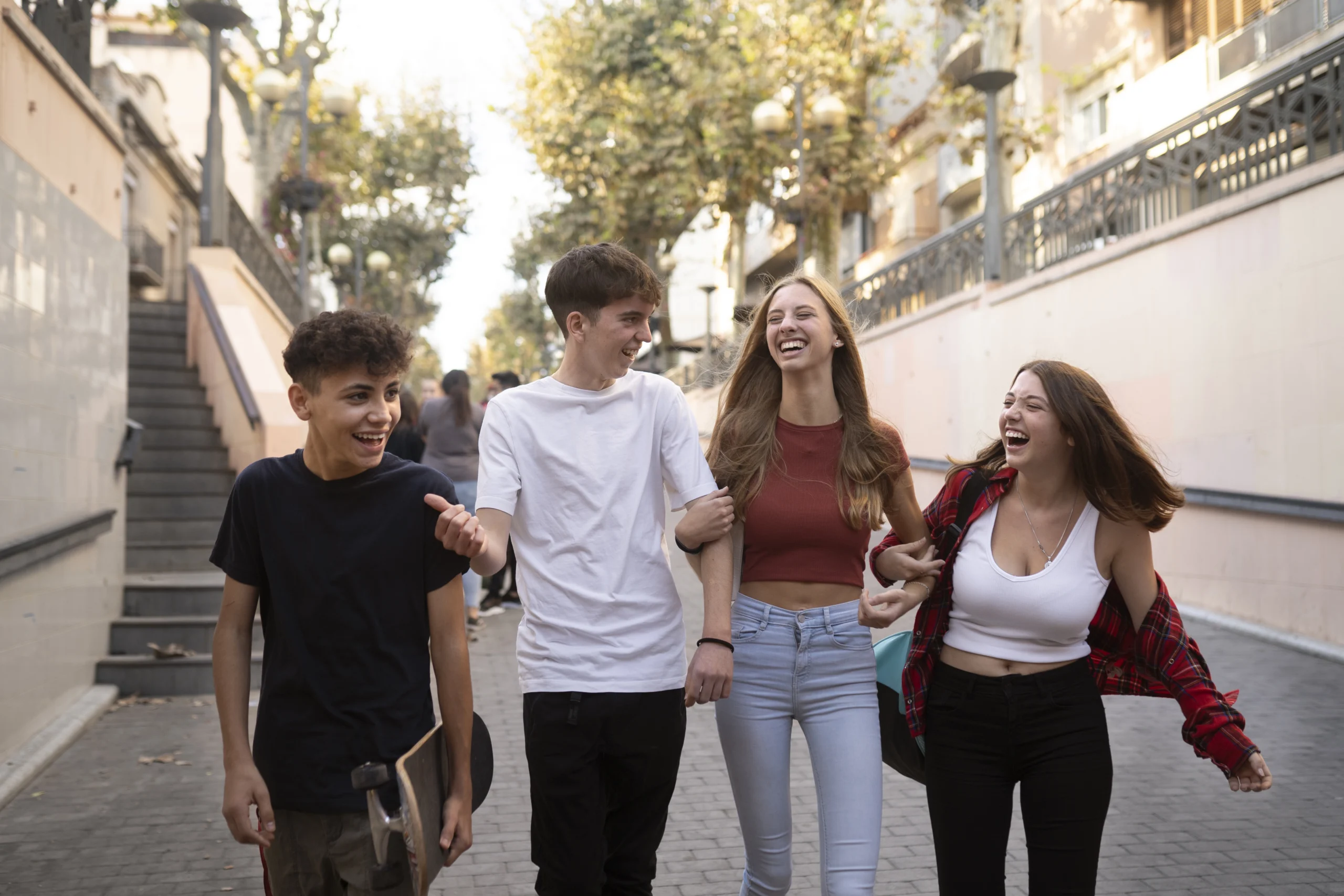 Sexualitatea şi relaţiile rămân subiecte tabu în discuțiile adolescenților cu părinții