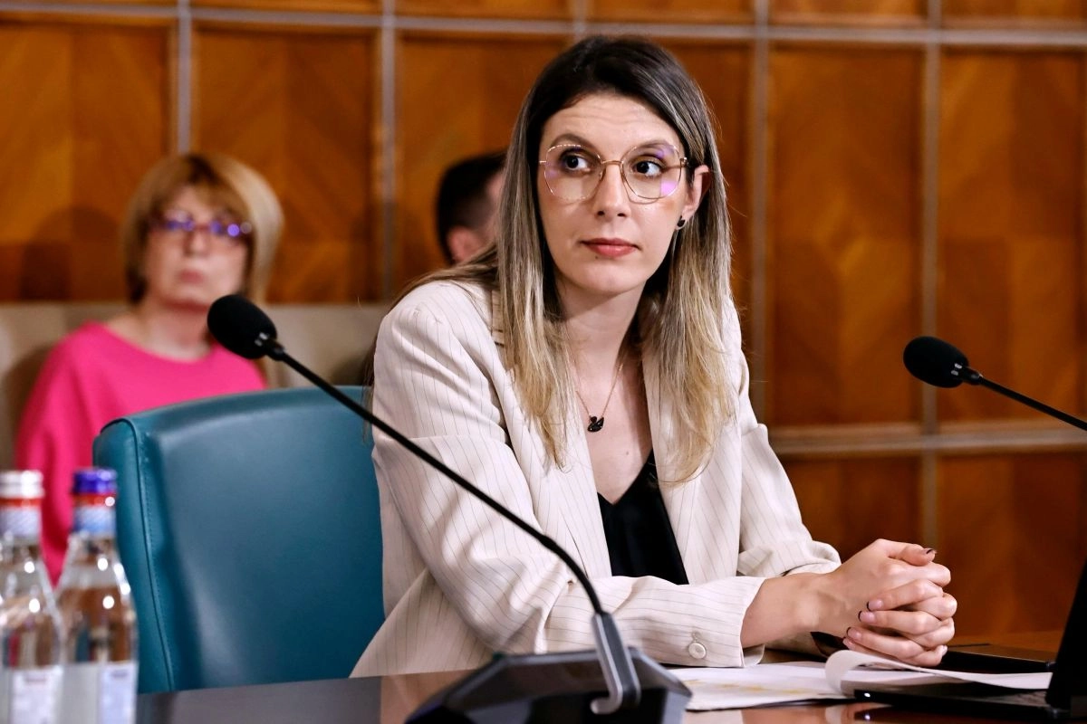 Diana Buzoianu taie de la rădăcină: Bonusurile de pensionare de la Romsilva se reduc de la zece salarii la unul singur