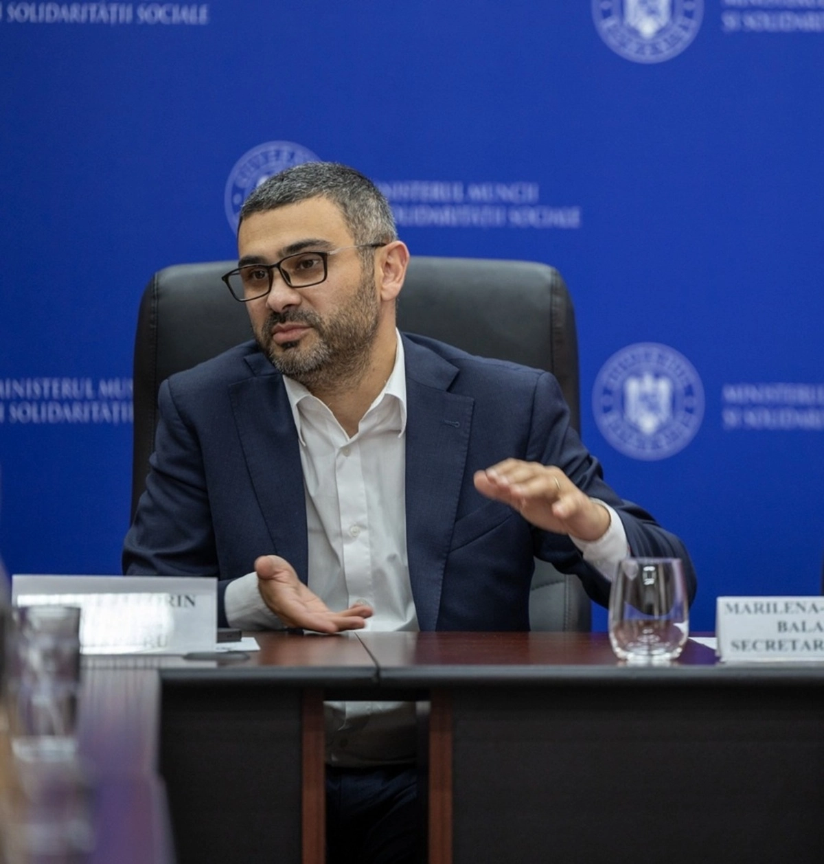 Ministrul Muncii face declarații pentru 'a calma spiritele' cu privire la creșterea vârstei de pensionare. Ce a transmis Florin Manole