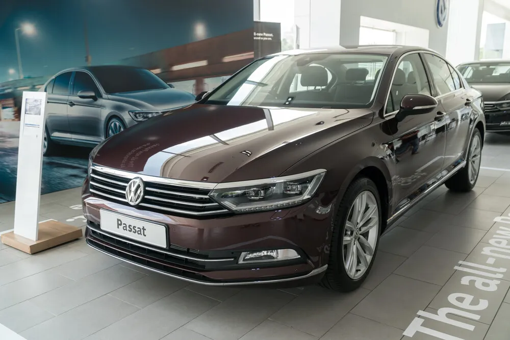 Volkswagen Passat, BMW Seria 5 și BMW Seria 3 sunt printre cele mai populare modele din România anul acesta