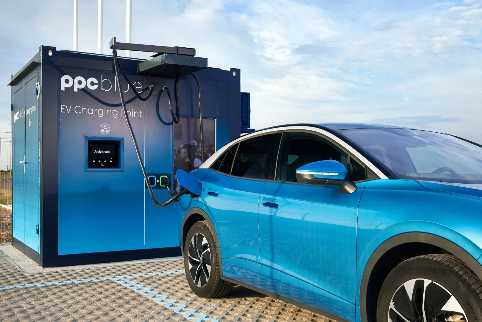 PPC aduce Power BOX – prima sa soluție de încărcare rapidă din România, cu stocare inclusă, alimentată 100% cu energie verde direct dintr-un parc fotovoltaic