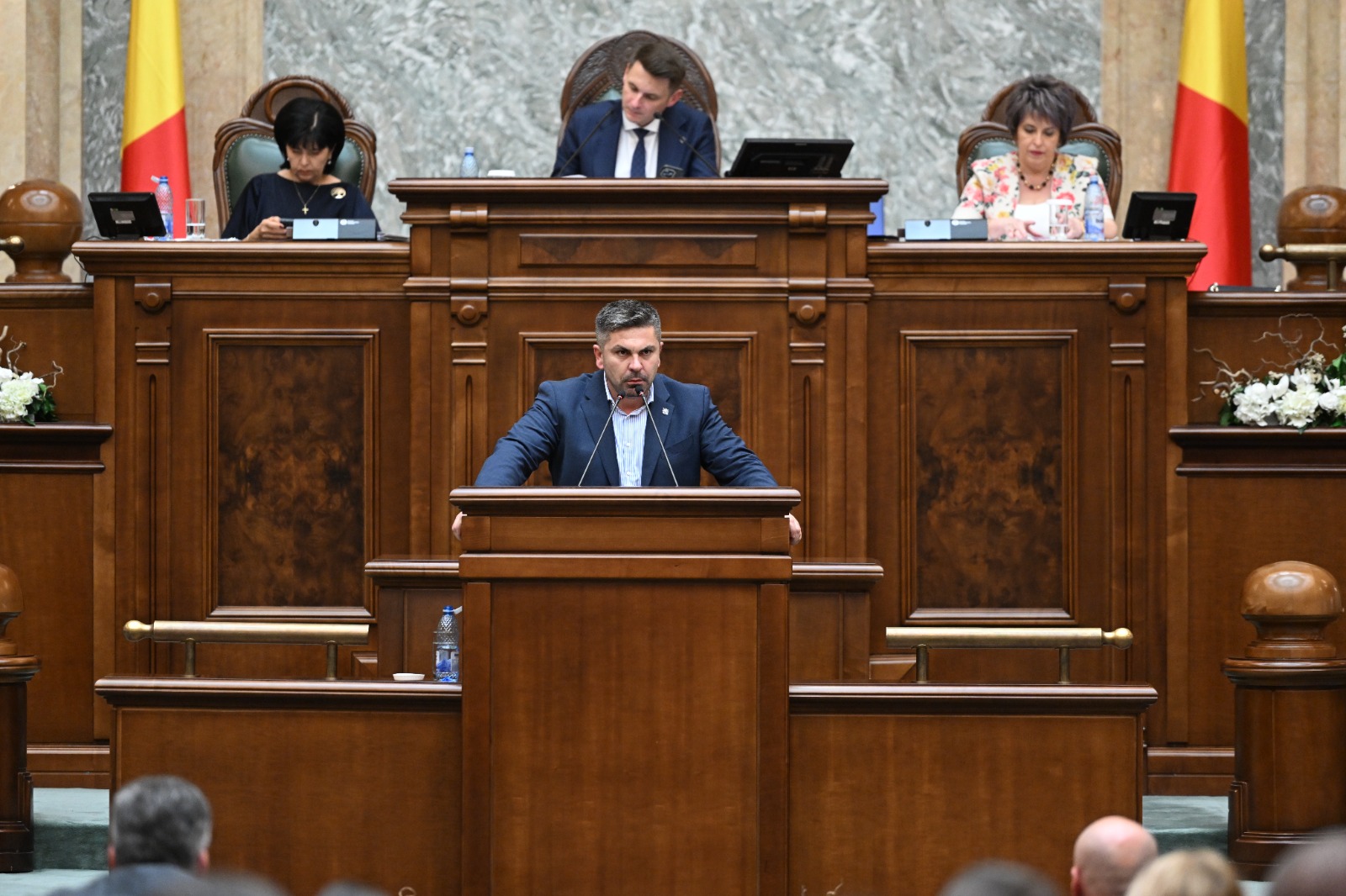 Senatorul Liviu-Iulian Fodoca cere explicații pentru cheltuielile publice de la „Summit-ul Românesc” din Chicago – un eșec de imagine și diplomație