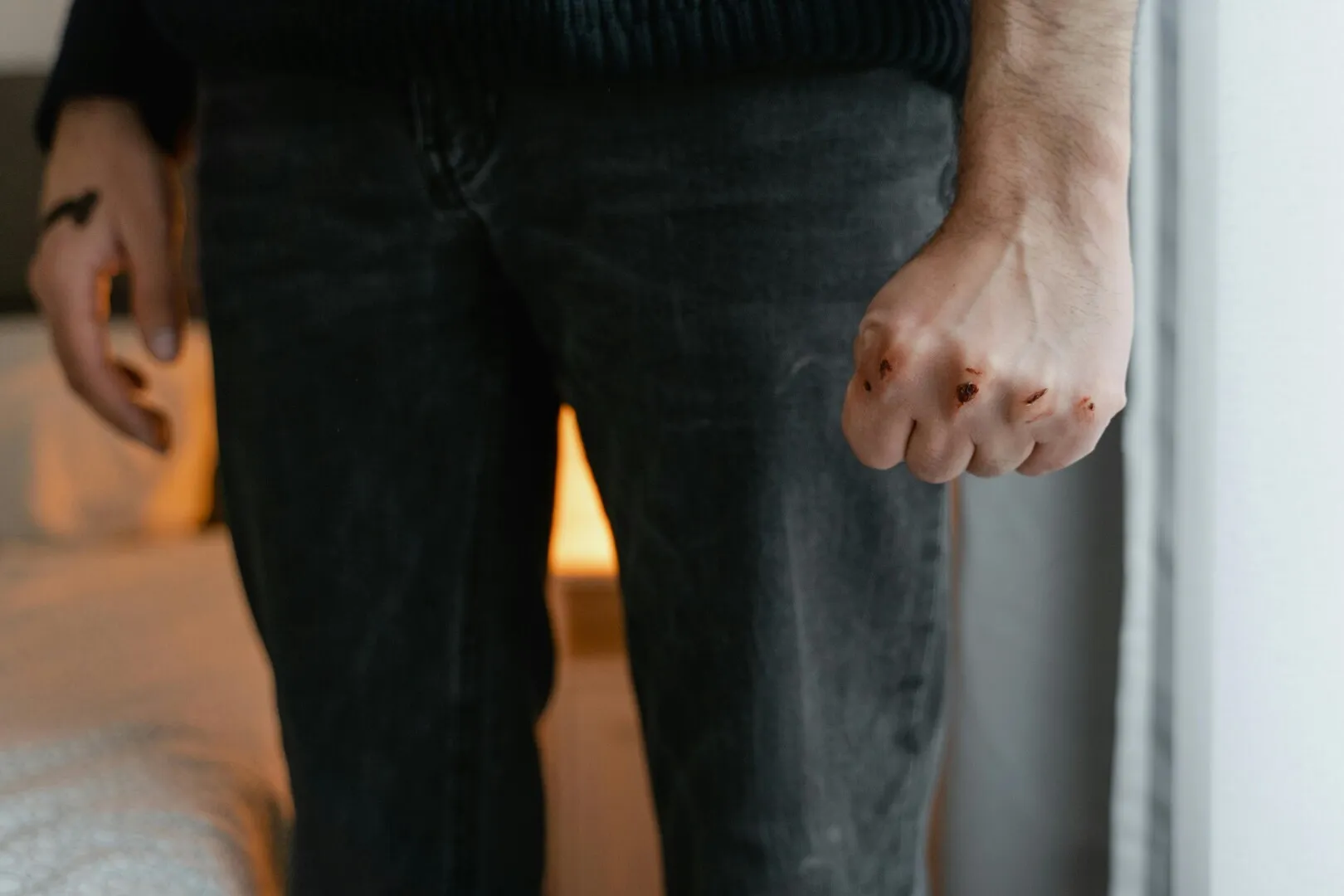 FOTO Teroare la Brăila: Femeie desfigurată, după ce a fost snopită în bătaie de același vecin care îi spărsese casa cu o lună în urmă