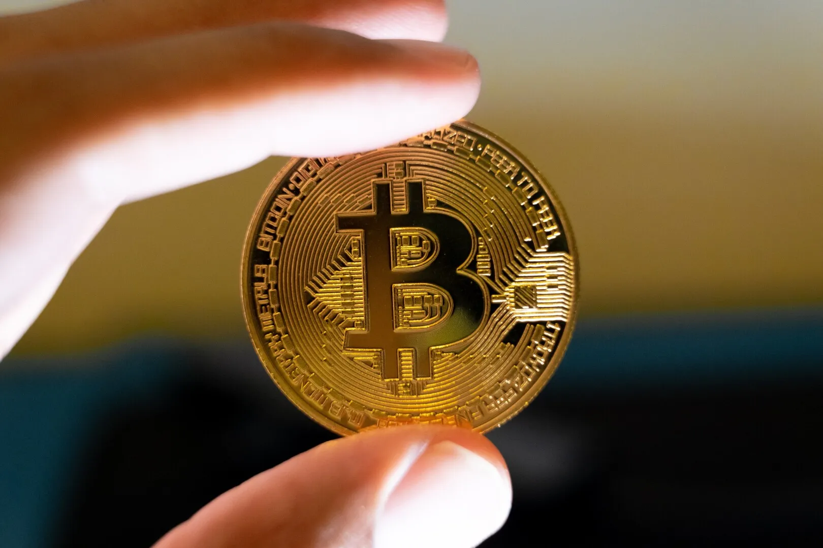 Bitcoin doboară pragul de 125.000 de dolari – Efectul incertitudinii politice din Statele Unite