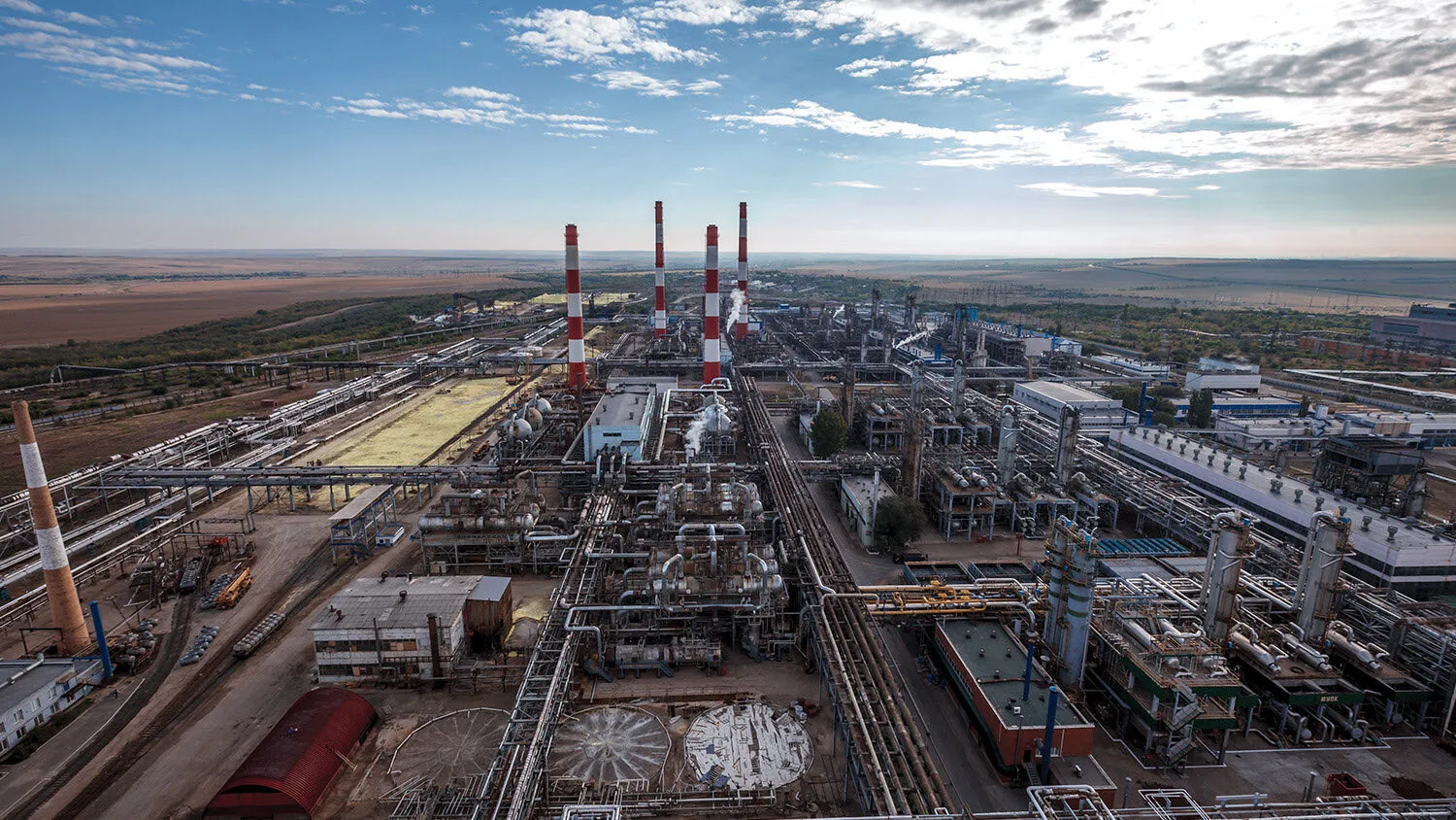 VIDEO-FOTO Fără precedent: Ucraina a paralizat într-un atac cel mai mare combinat de procesare a gazului din Rusia