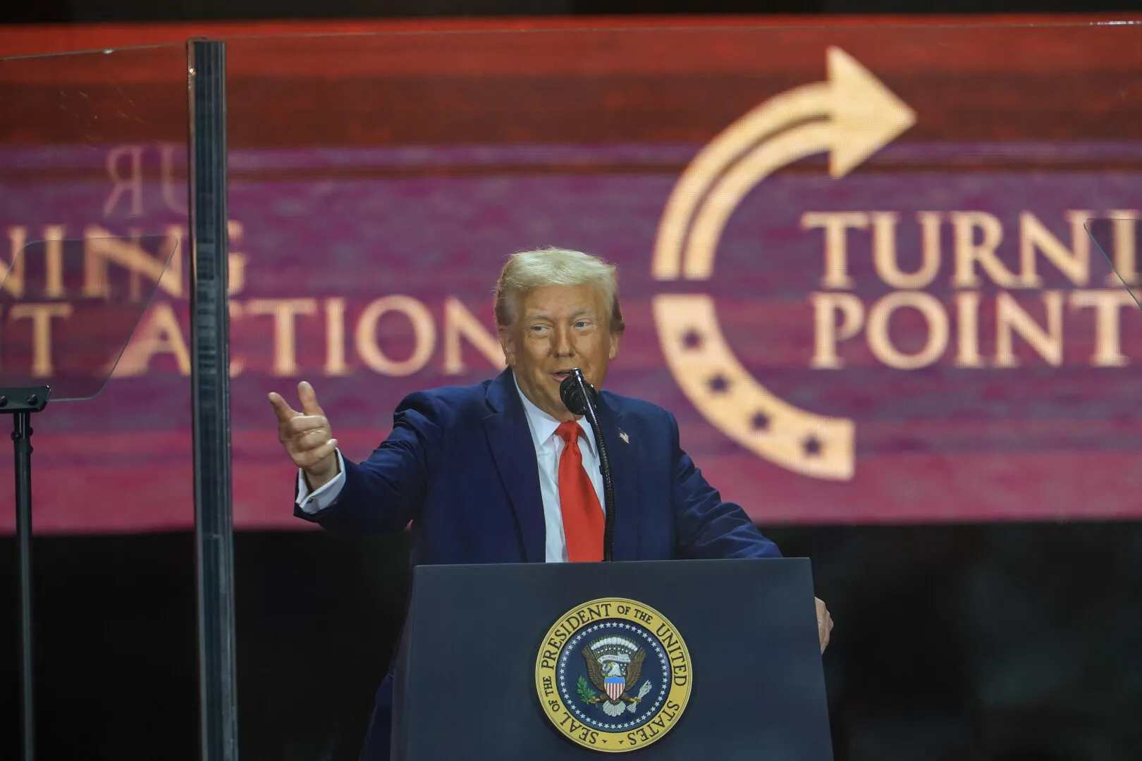 Donald Trump vrea să câștige competiția auto cu China: Planul de miliarde pus la cale