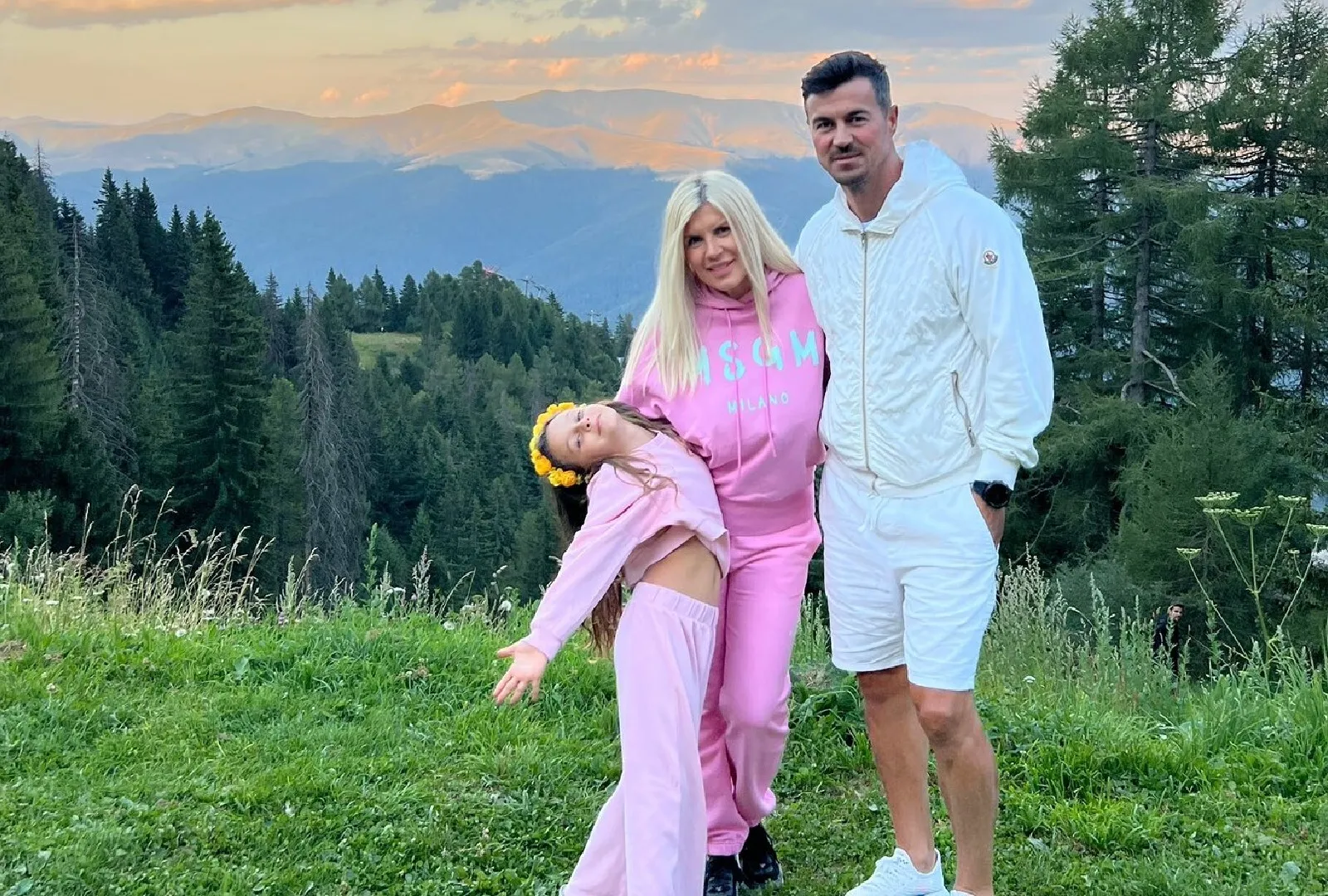 Elena Udrea, în vacanță doar cu fiica sa. De ce nu au fost însoțite de Adrian Alexandrov