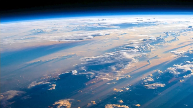 Stratosfera, noul câmp de luptă al marilor puteri: Companiile franceze pregătesc baloane și aeronave de spionaj