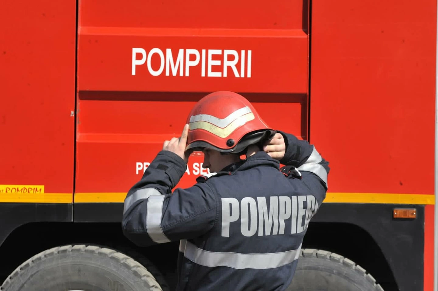 Incendiul de vegetaţie din Baia Mare, stins parţial