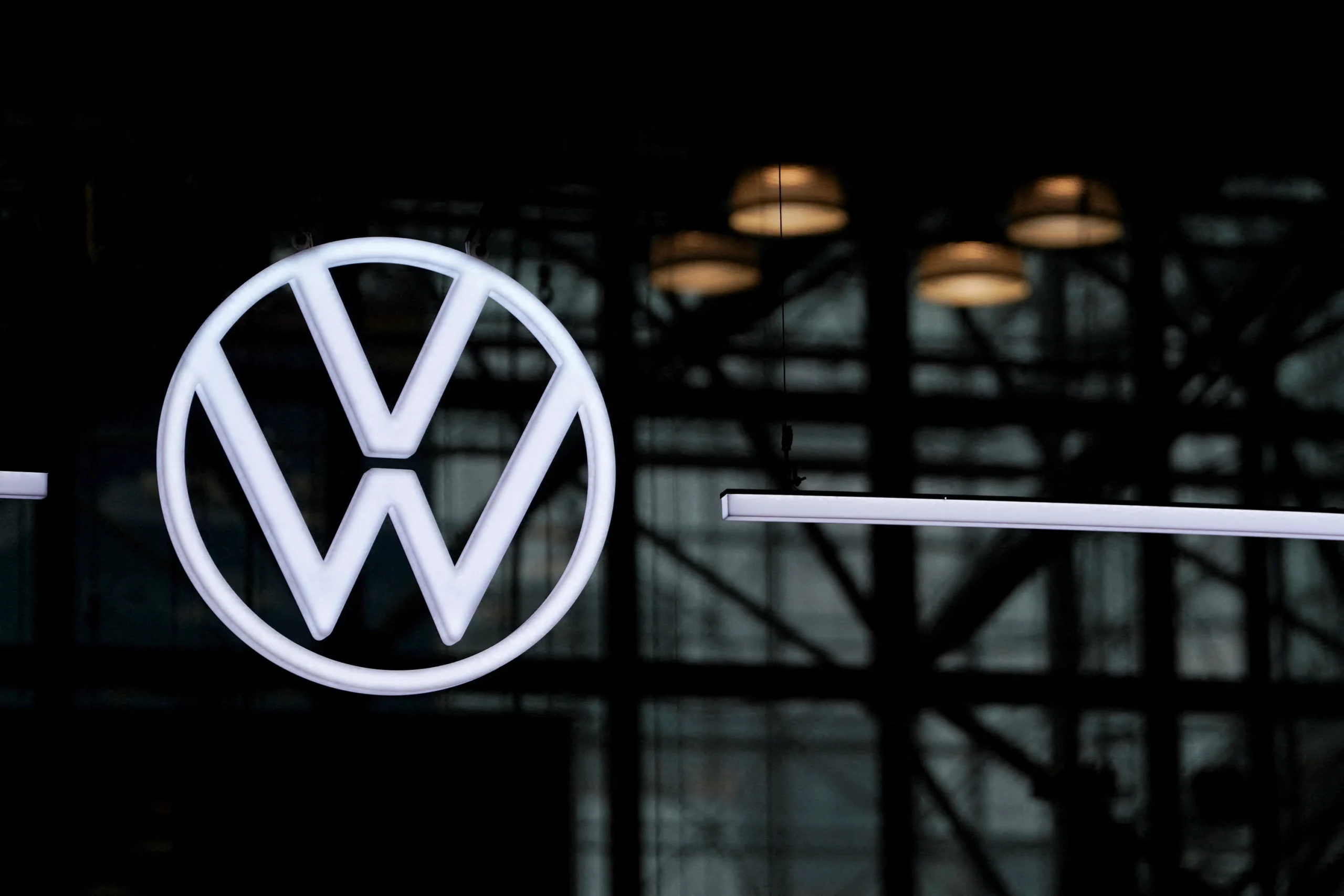 Volkswagen vrea să aducă tehnologia Rivian și pe mașinile pe benzină și motorină