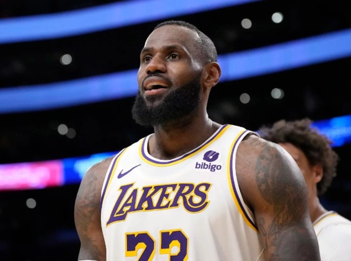 Record în NBA: LeBron James a devenit cel mai în vârstă jucător care a reuşit o triplă-dublă