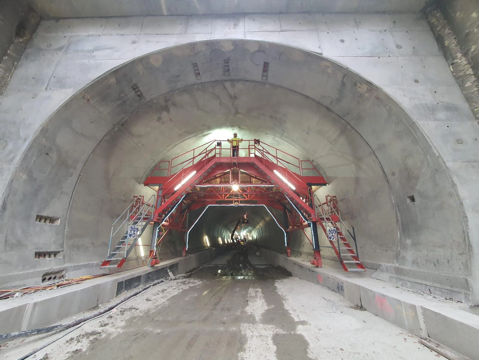 FOTO Imagini spectaculoase de pe Autostrada Sibiu-Pitești – Ionel Scrioșteanu: Tunelurile Alina și Daniela sunt gata!