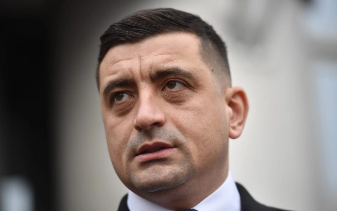 VIDEO George Simion a răbufnit la Curtea de Argeș, din mijlocul protestatarilor lăsați fără apă de luni de zile: Este genocid curat!