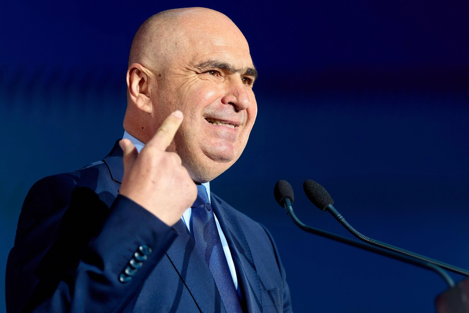 VIDEO Ilie Bolojan a luat la "țință" șefii din aeroporturi și de la Romatsa, care și-au umflat indemnizațiile: "Şi dacă legea nu-i mai poate forţa, poate bunul simț"