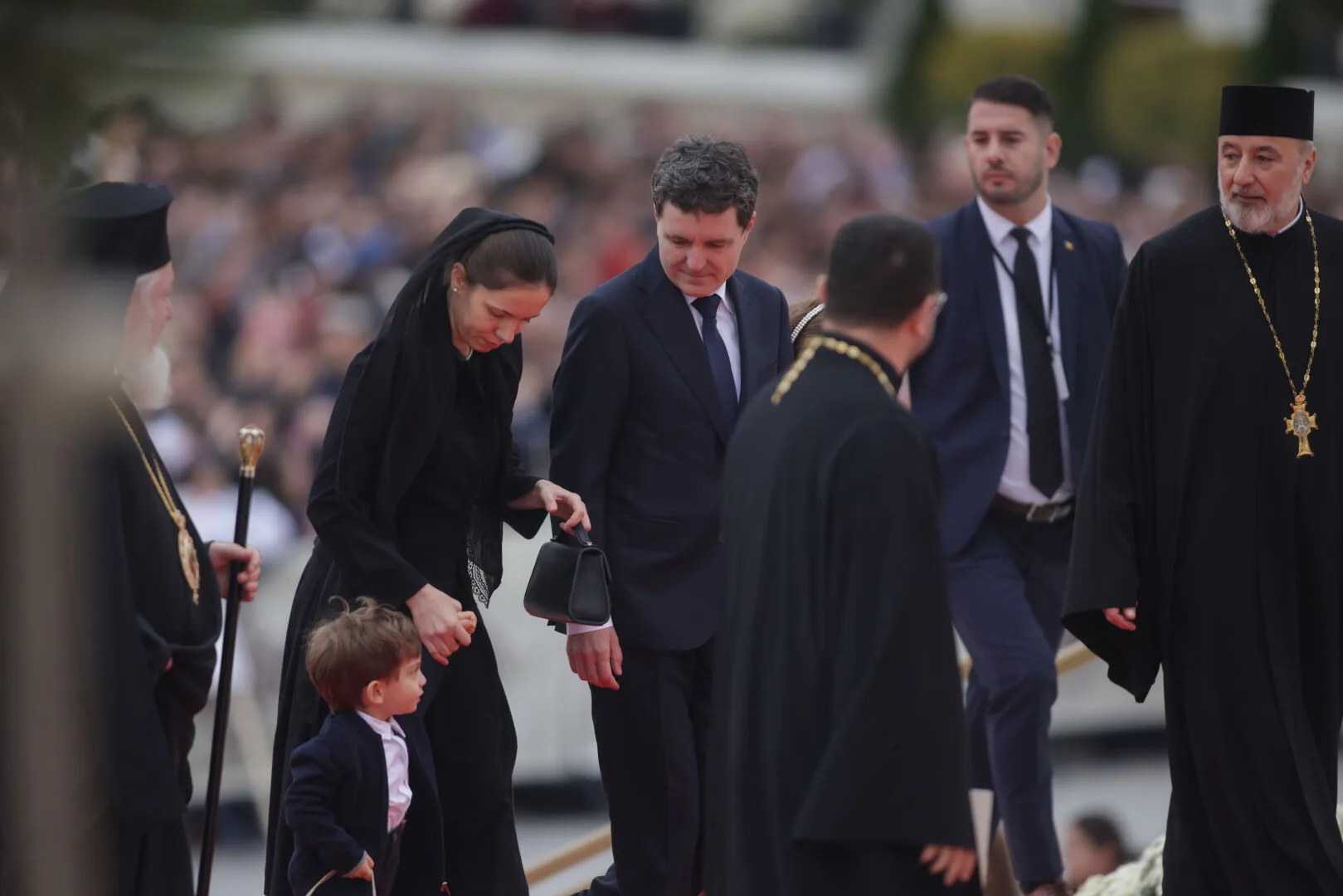 Mirabela Grădinaru, criticată pentru look-ul all black – Dana Budeanu: 'Negru pă cap se pune la înmormântări! Alo, protocolu’ Cotroceni?!'