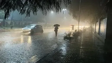 HARTĂ Meteorologii ANM anunță un weekend cu vreme de coșmar: ploi torențiale, lapoviță și ninsori. Două județe intră sub Cod galben