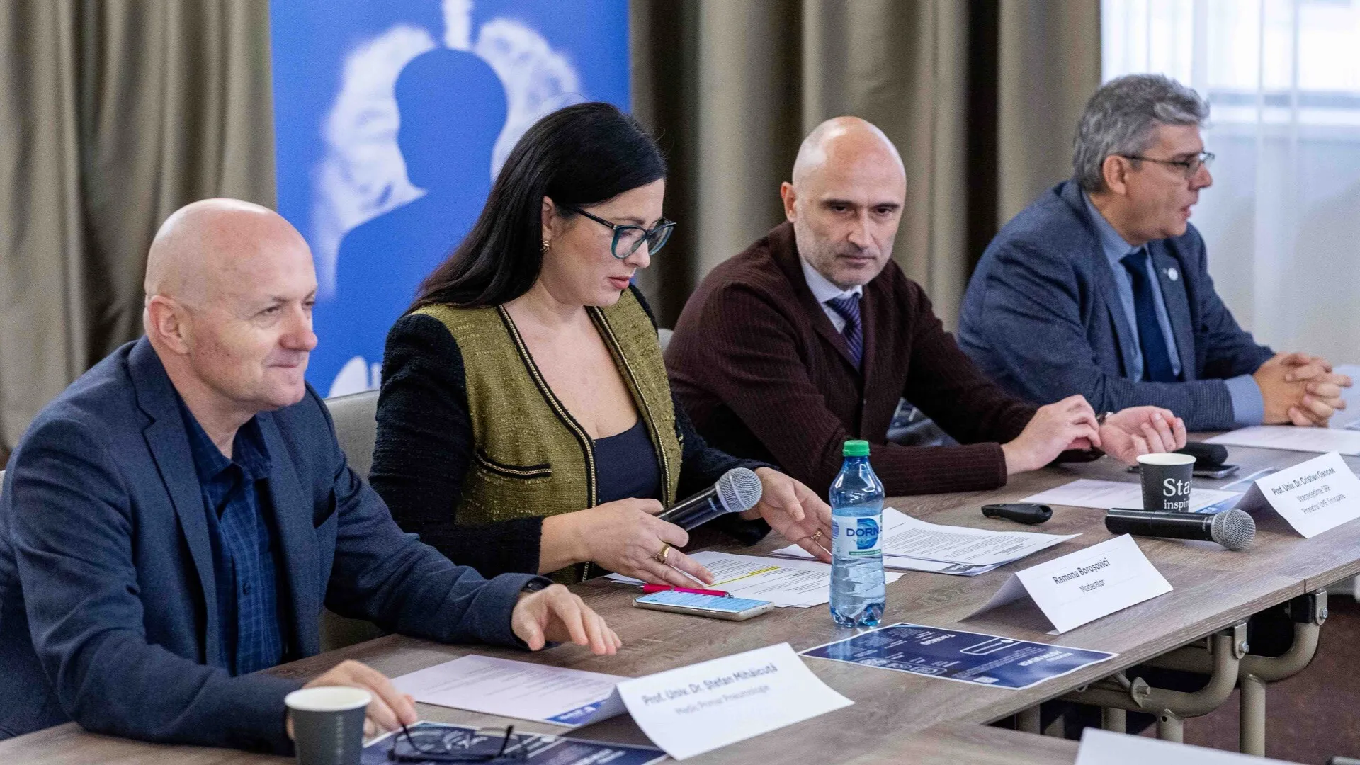 Scandal politic, între USR și PNL, în Timișoara, după ce Fritz l-a eliberat din funcție pe directorul de spital care spunea că așteaptă bolnavii de COVID cu lumânări
