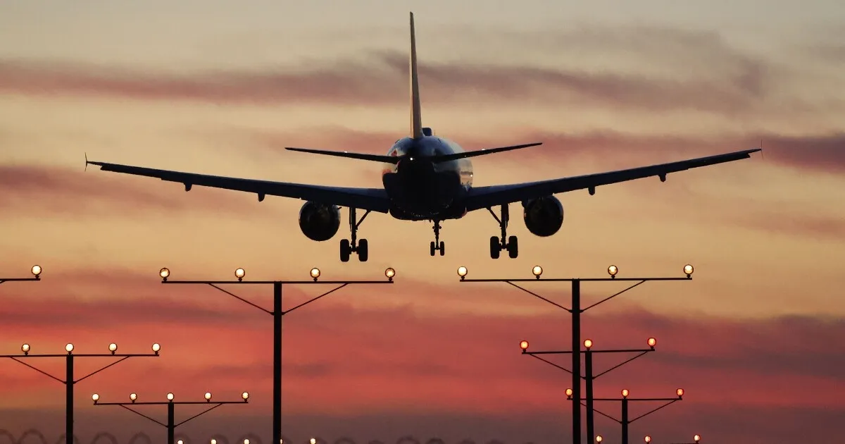 Alertă în Lituania: baloane neidentificate au forțat oprirea traficului aerian din capitala Vilnius