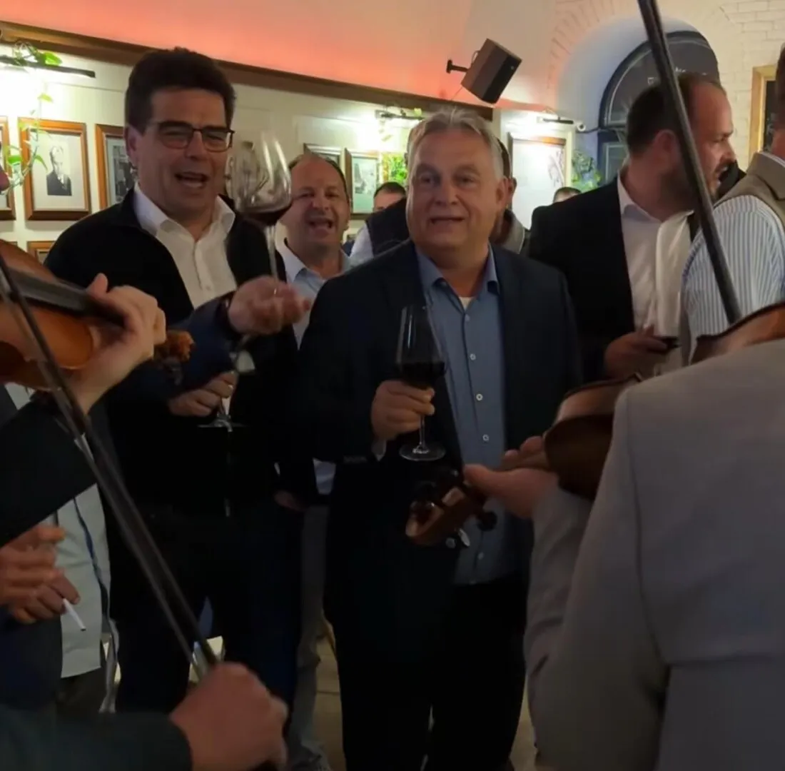 VIDEO Viktor Orbán, la Cluj. Premierul Ungariei a cântat 'Nu plecăm de aici' înainte de congresul UDMR