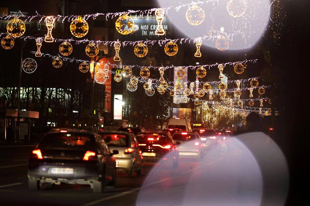 Crăciun scump în București, în plină austeritate: bugetul iluminatului festiv aproape s-a triplat fața de anul trecut