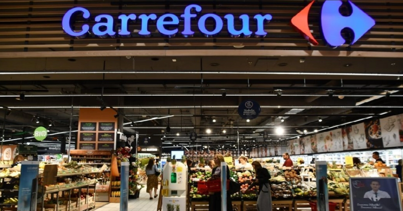 Carrefour priveşte cu încredere spre 2026, dar profitul operaţional din 2025 este afectat de achiziţia Cora şi Match