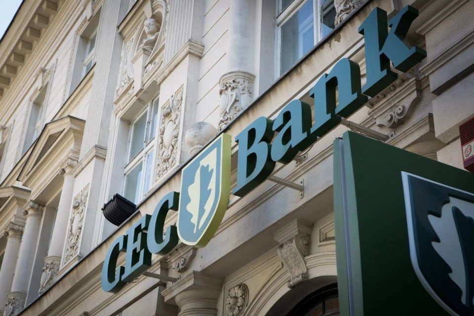 Ofițer CEC Bank, reținut după un jaf din interior: Cu o săptămână înainte, ar fi încercat să-și pună capăt zilelor