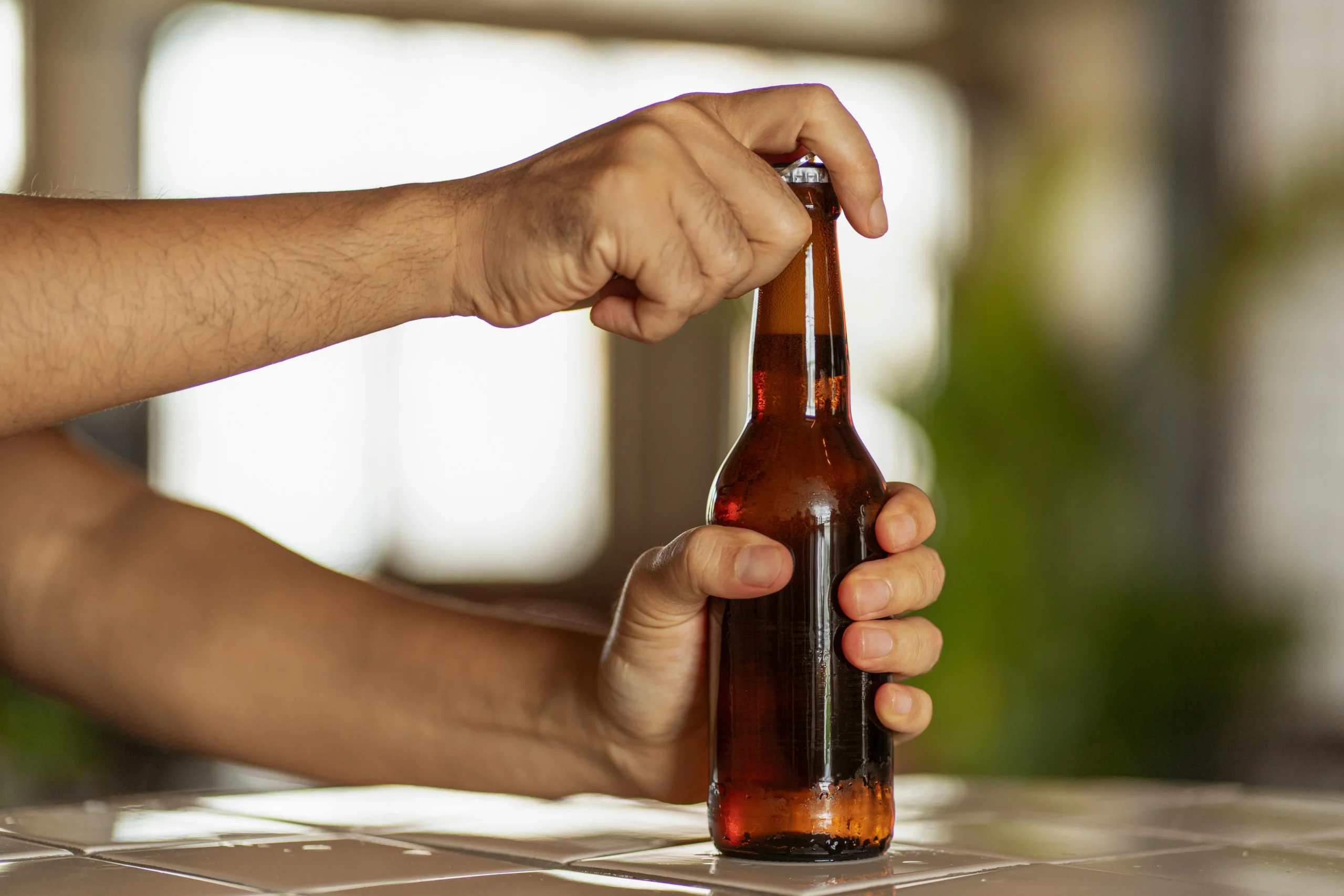 Decizie radicală: Un oraș turistic de lângă România interzice vânzarea de alcool după ora 20.00