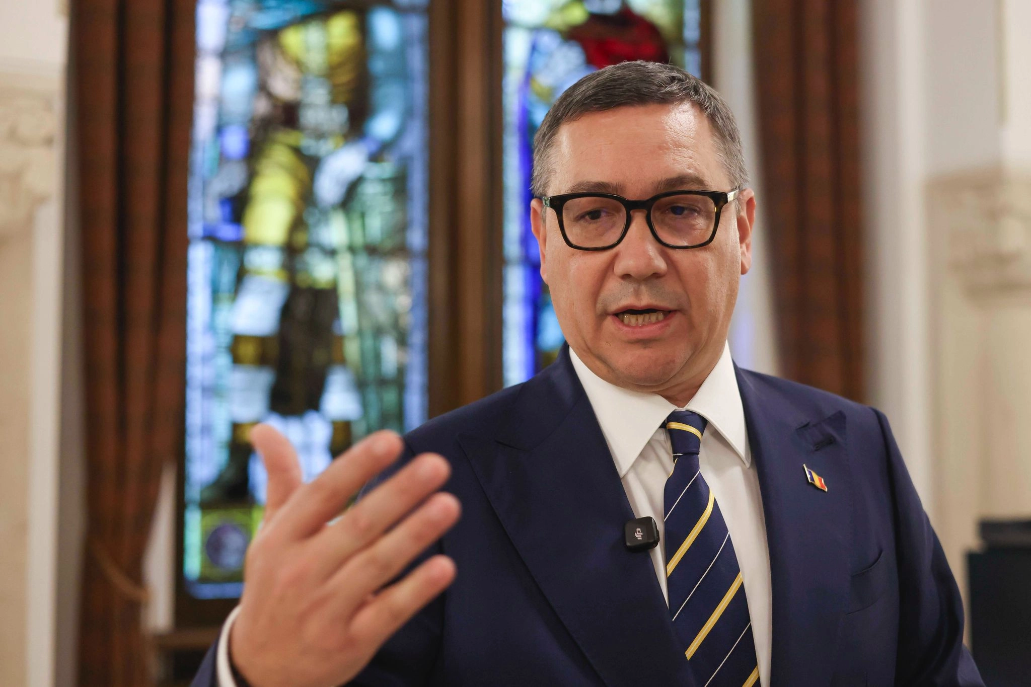 Victor Ponta nu-i slăbește pe Bolojan și Miruţă: Sunt bani furați de la români