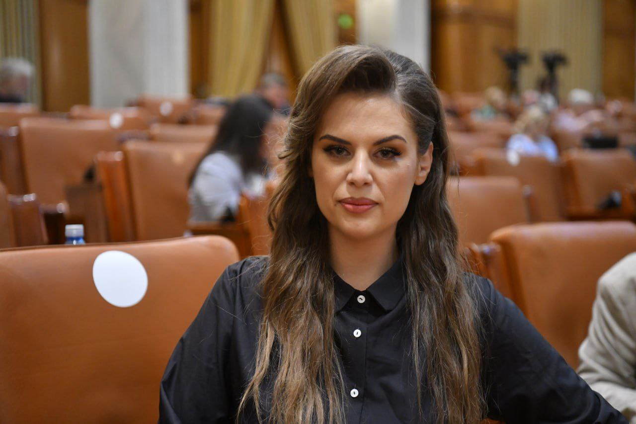 România nu se lasă intimidată de Bruxelles – Deputatul Codruța Maria Corcheș cere adoptarea urgentă a legilor pentru protecția minorilor pe internet
