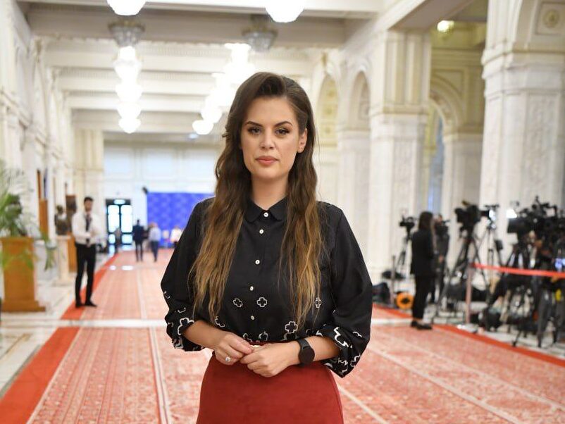 Padocul groazei din Reșița – Doamna deputat Codruța Maria Corcheș face un apel dramatic pentru salvarea puilor de câini ținuți în condiții insalubre