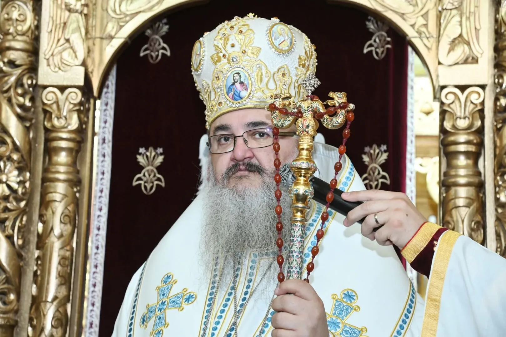VIDEO Mărturisire rarisimă a unui ierarh: PS Ambrozie, episcopul Giurgiului, a recunoscut ajutorul pe care monahii îl primesc de la mireni pentru a face față ispitelor